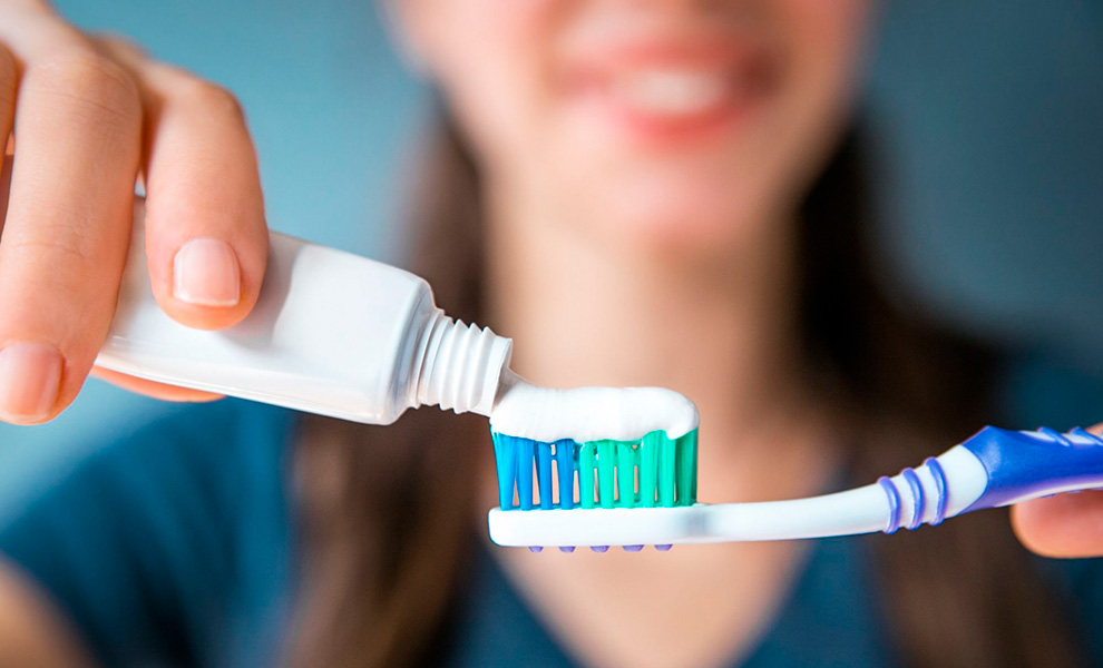Descubra as 10 dicas fundamentais para manter uma higiene bucal impecável e alcançar um sorriso saudável.